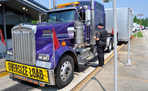 commercia_vehicle_enforcement_520x320 image of oversized load